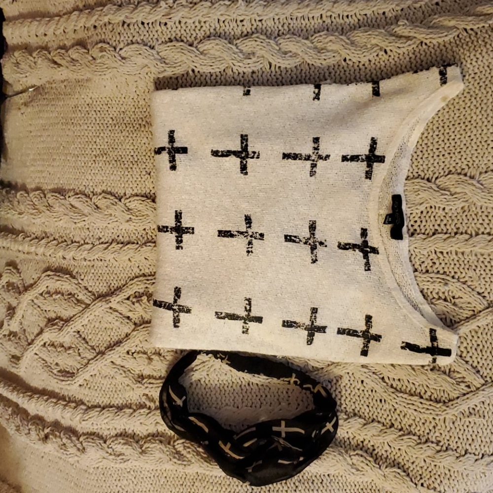 White&black Cross light weight sweater - Picture 6 of 6